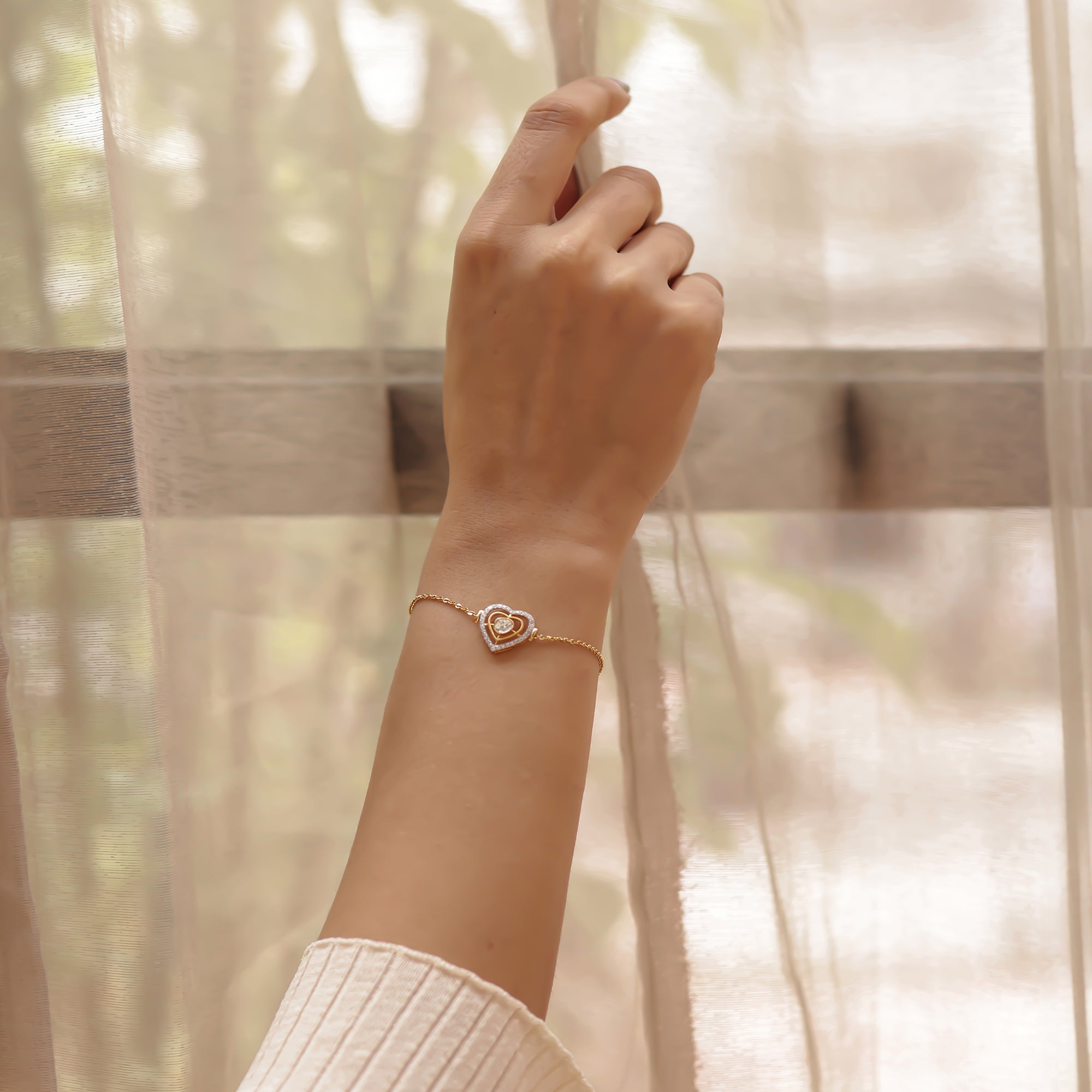 Heart It Polki diamond bracelet with heart-shaped diamonds