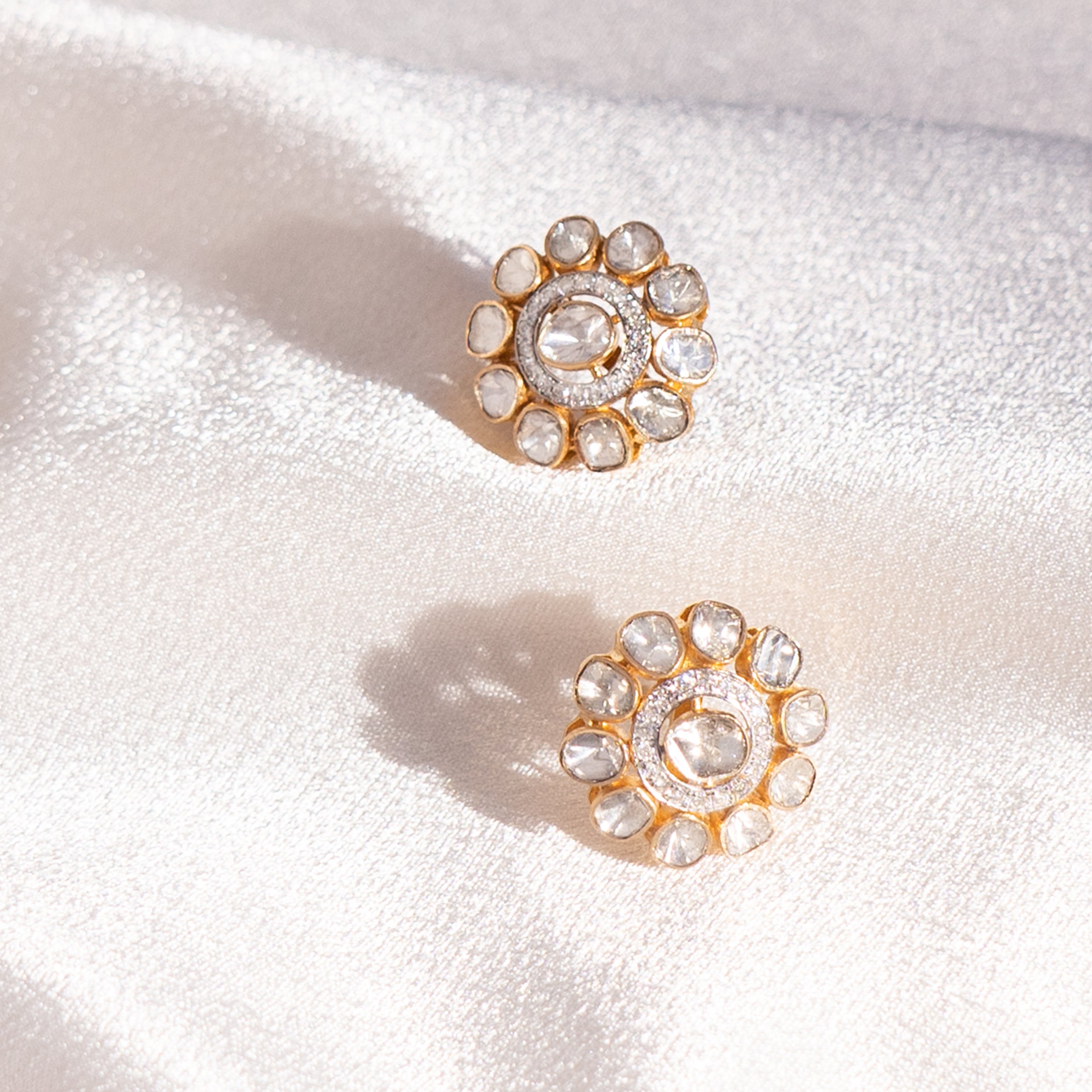18K gold earrings with intricate floral forms, mesmerizing polki diamonds, and brilliant-cut diamond-adorned petals. 