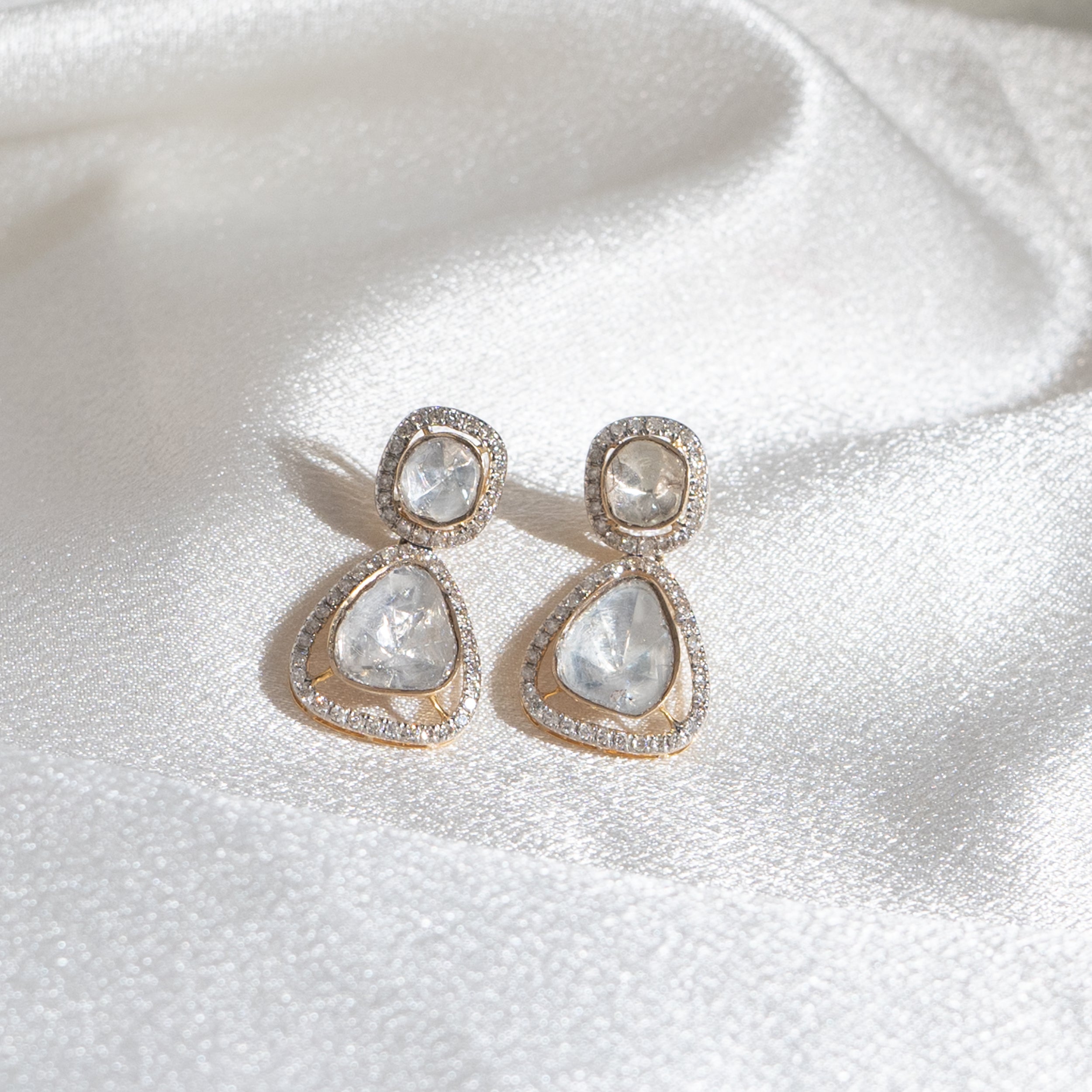 Traditional Indian craftsmanship meets contemporary design with oval-shaped polki diamond drop and golden cast.