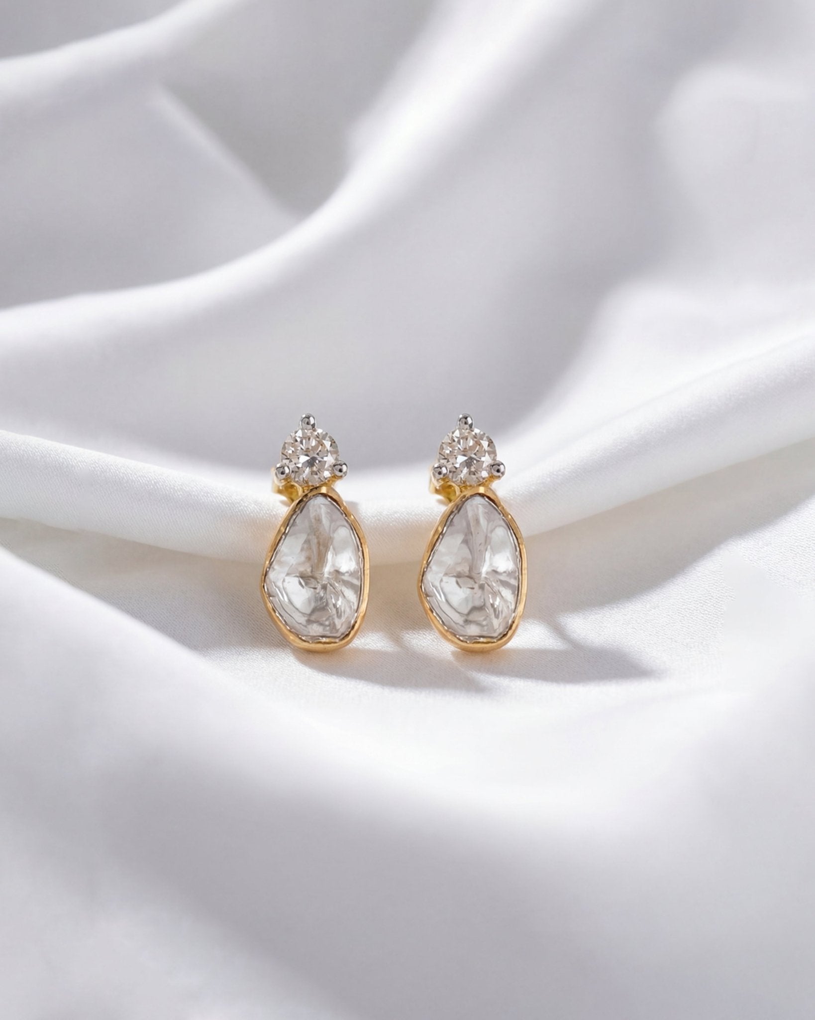 18k gold Polki diamond earrings with a radiant, timeless design.