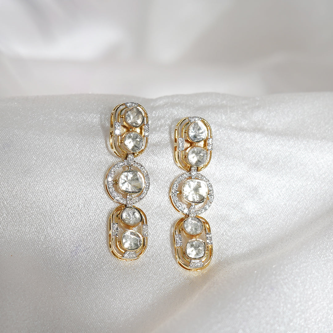 A glamorous masterpiece with intricate details and sparkling polkis. 