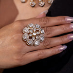 18k gold ring with a continuous circle of shimmering Polki diamonds