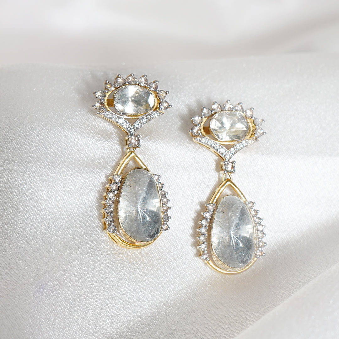 Drop earrings with golden framework and diamond polki accents