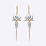 Floral Polki earpin in 14K gold with a bold, sculptural horned detail.