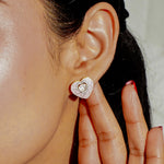 18K gold heart-shaped stud earrings with pink tones and Polki center