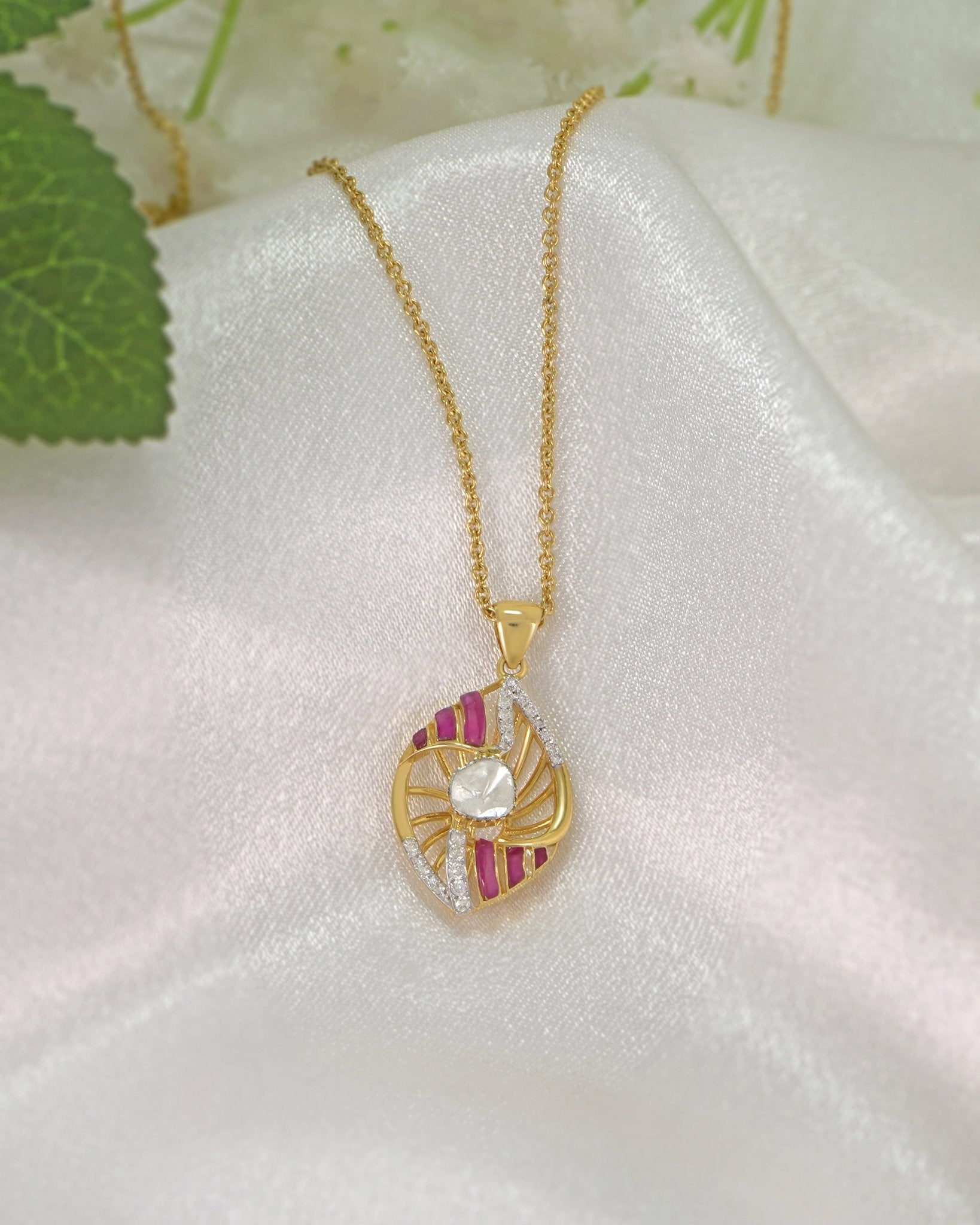 9K gold openwork sphere pendant with a central Polki uncut diamond.
