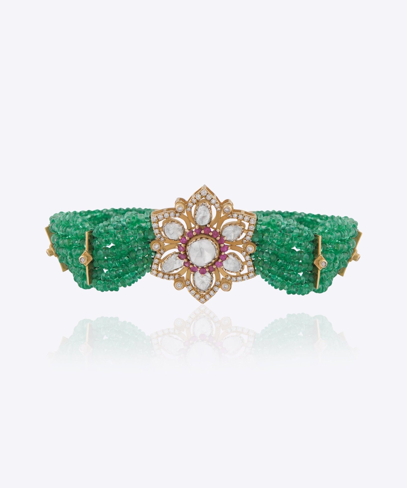 Daisy Radiance Polki gold bracelet with a delicate gemstone centre and elegant floral motif.