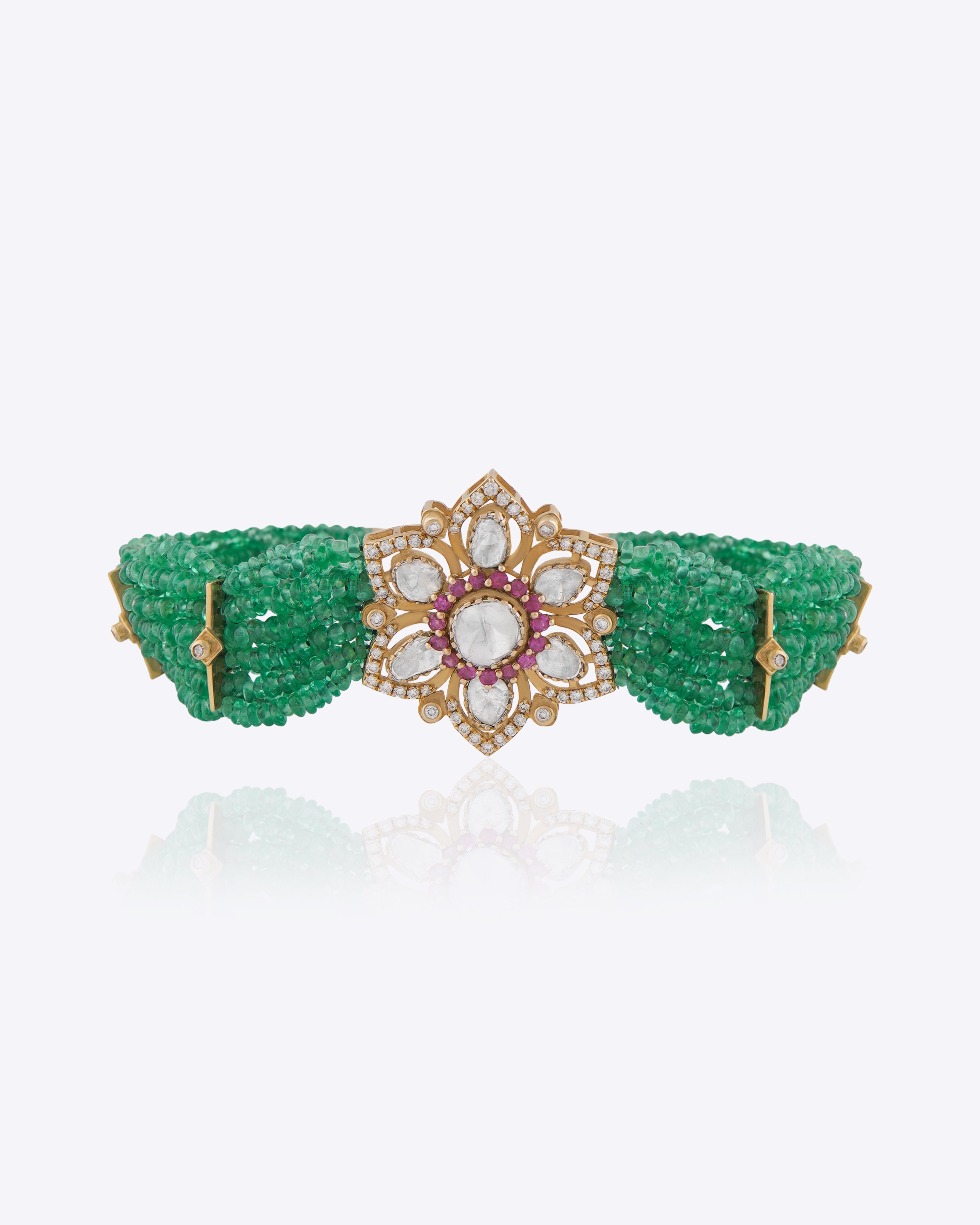 Daisy Radiance Polki gold bracelet with a delicate gemstone centre and elegant floral motif.