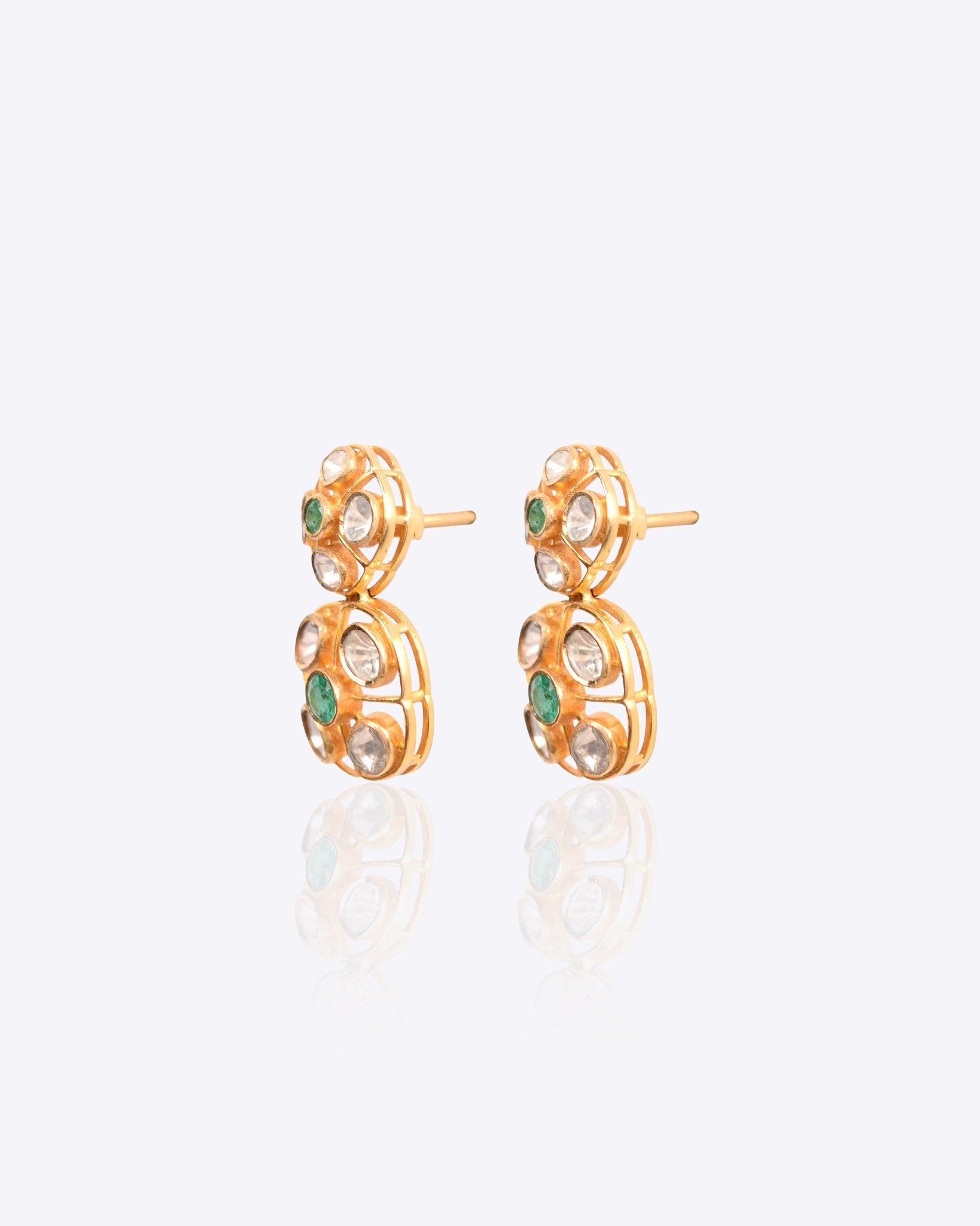 18K gold earrings with a central Polki diamond surrounded by vibrant emeralds.