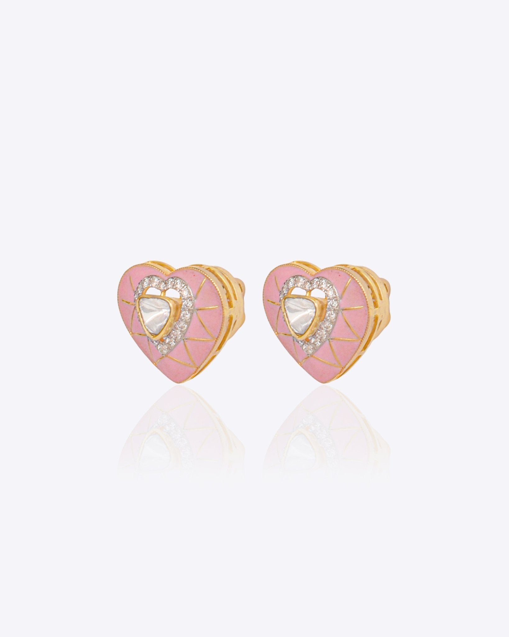 18K gold heart-shaped stud earrings with pink tones and Polki center