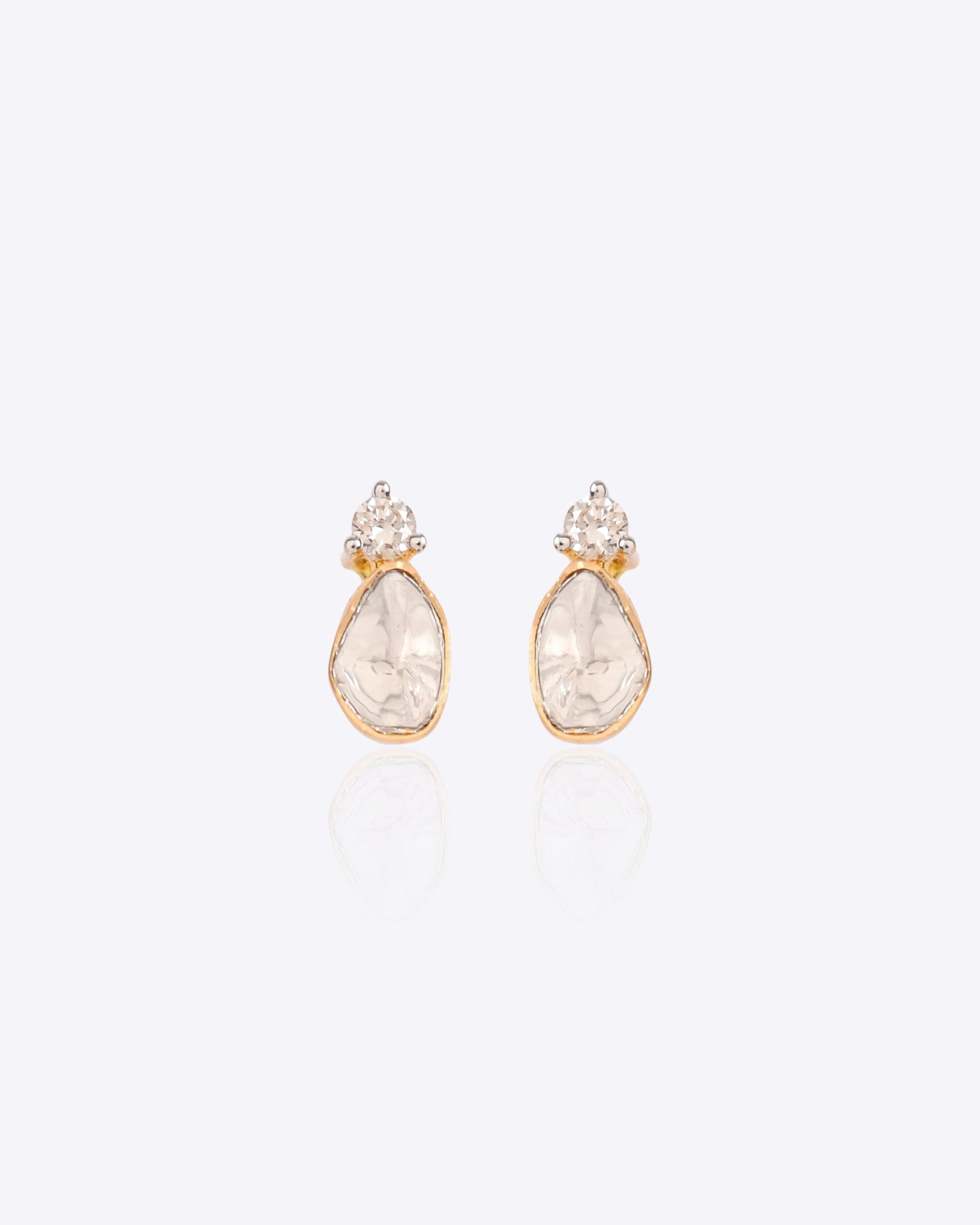 18k gold Polki diamond earrings with a radiant, timeless design.