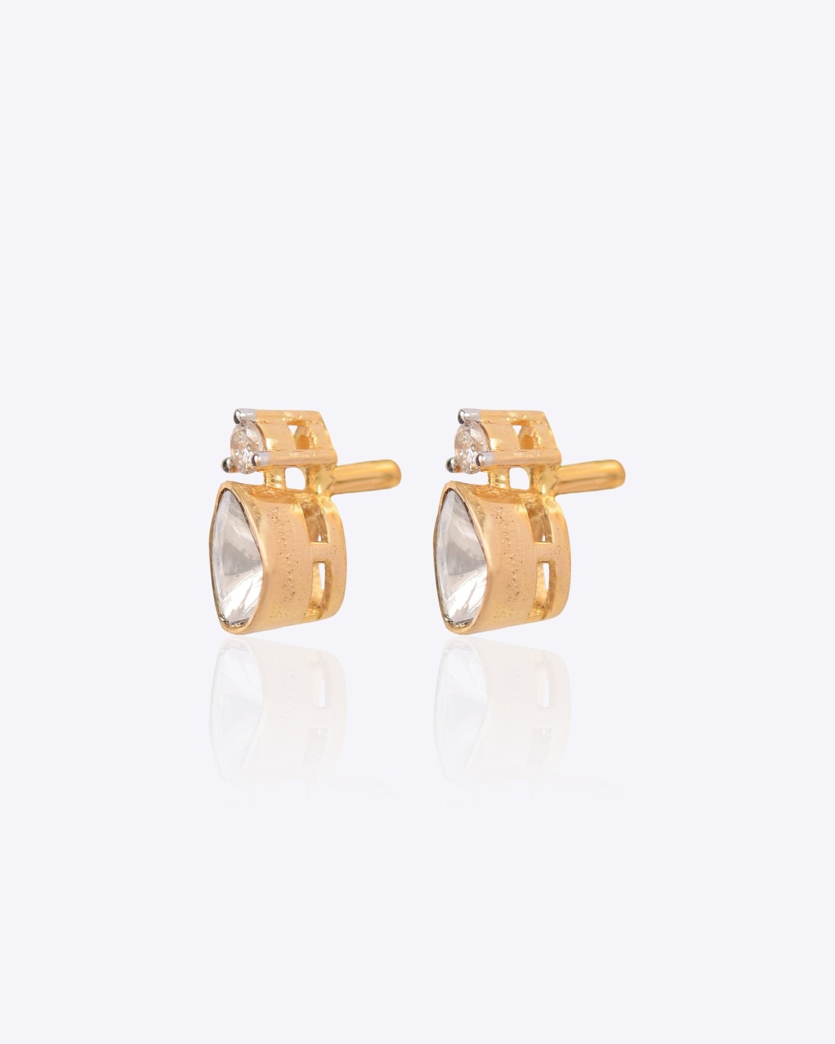 18k gold Polki diamond earrings with a radiant, timeless design.