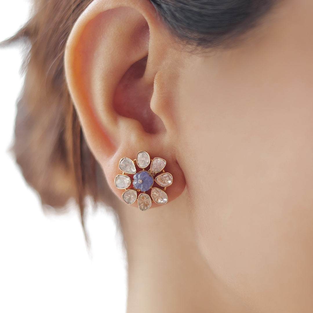 Studs Features a blooming daisy design against a midnight sky for a striking, graceful look.