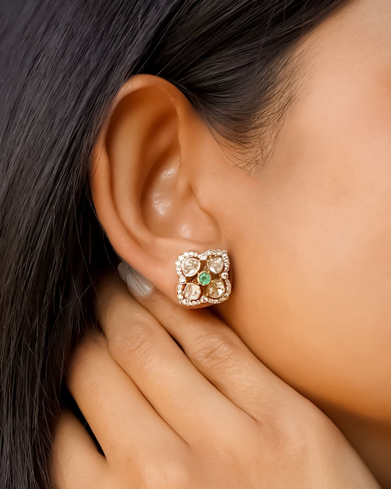 18K gold rhombus earrings with a Polki center and diamonds