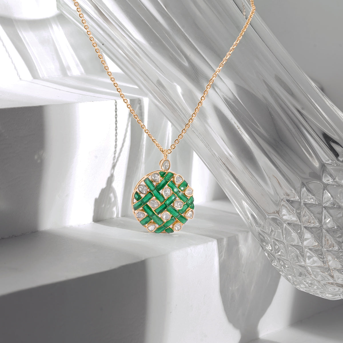 Necklace in 14k gold with Polki diamonds and vibrant green talaf stones.